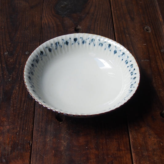 55　染付果実文しのぎ7寸鉢 | 志村和晃