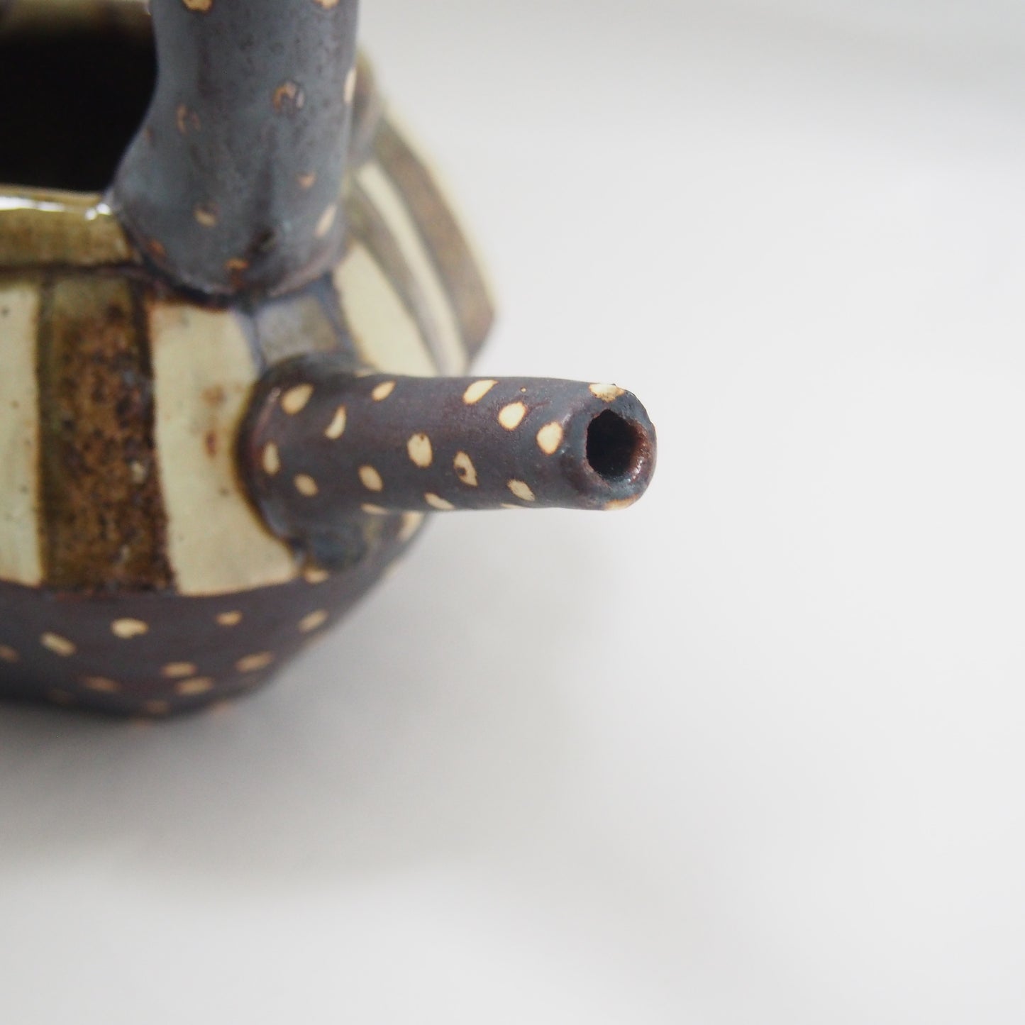 3 灰釉注器 | 阿部誠