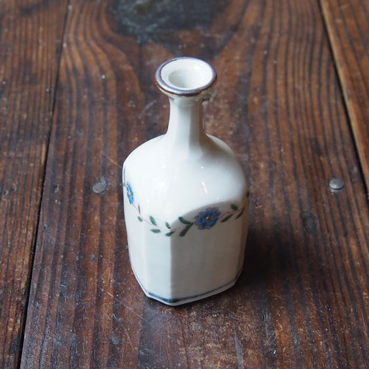 83　色絵花唐草文面取り瓶 | 志村和晃