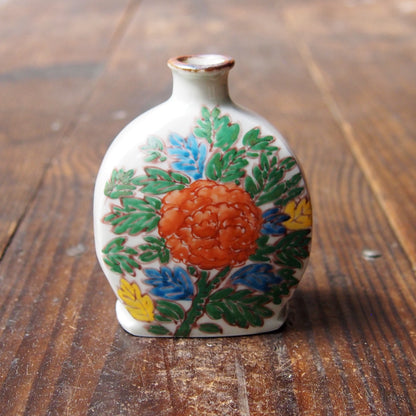 84　色絵牡丹文扁壷 | 志村和晃