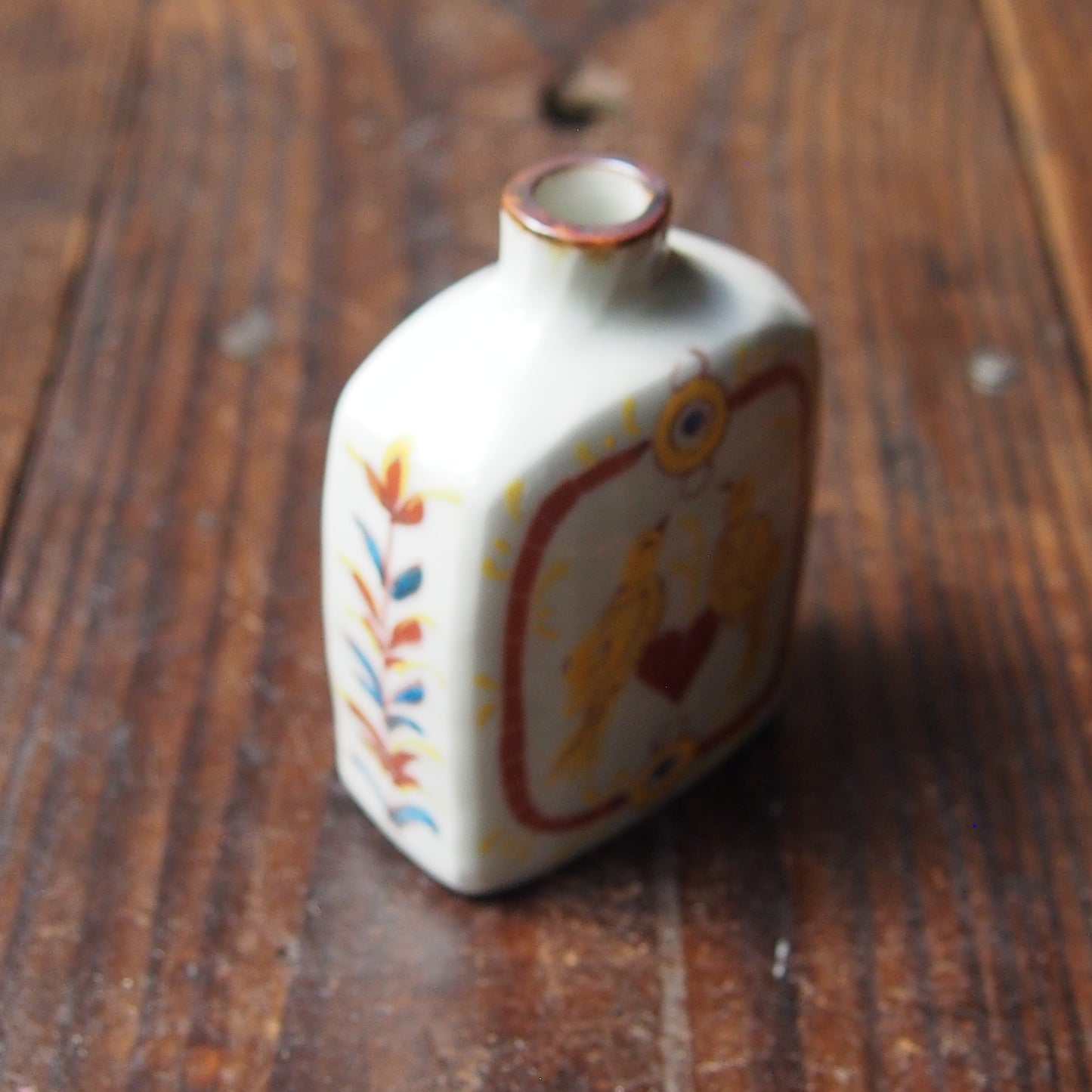 85　色絵双鳥文角小瓶　B | 志村和晃