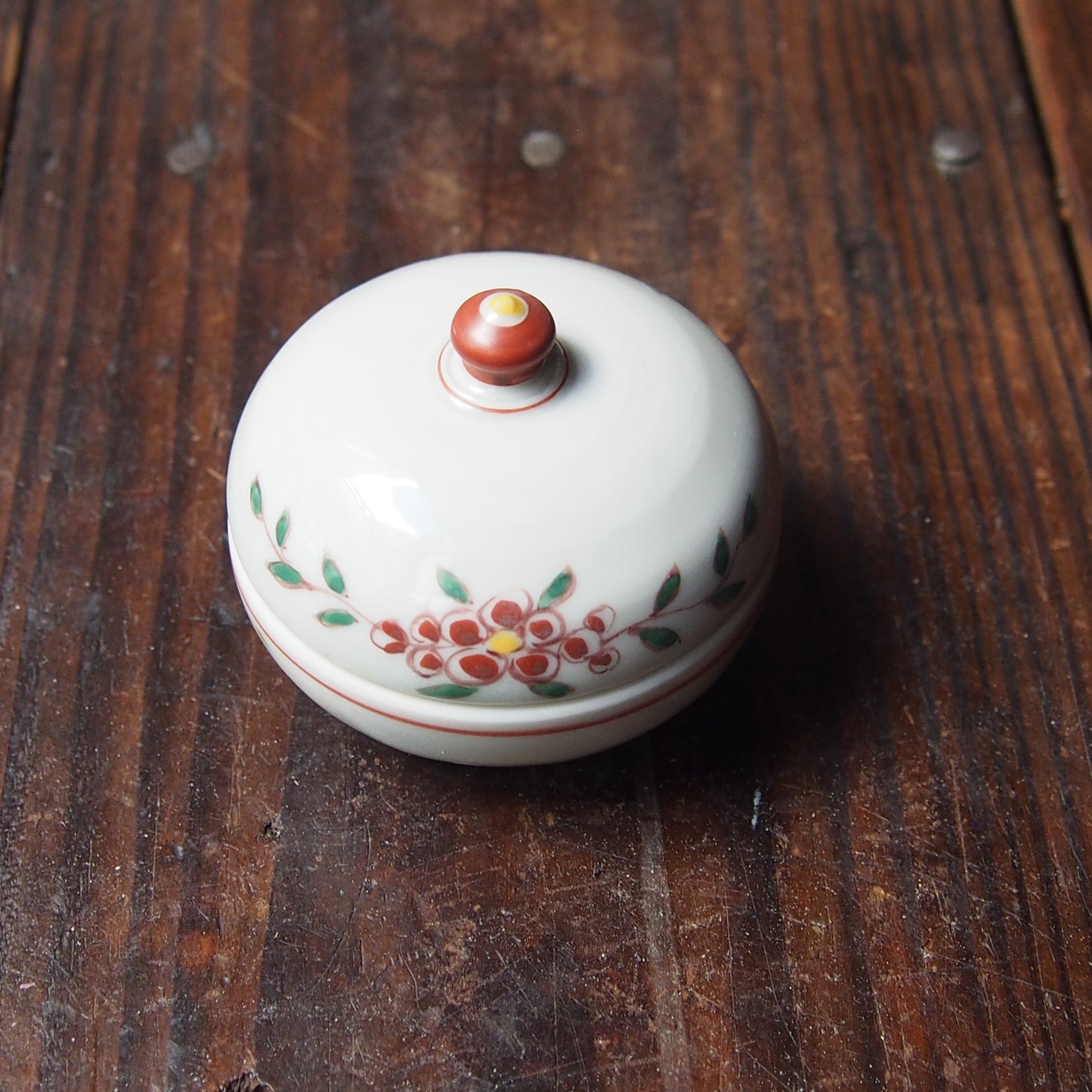 89　赤絵花文香合 | 志村和晃