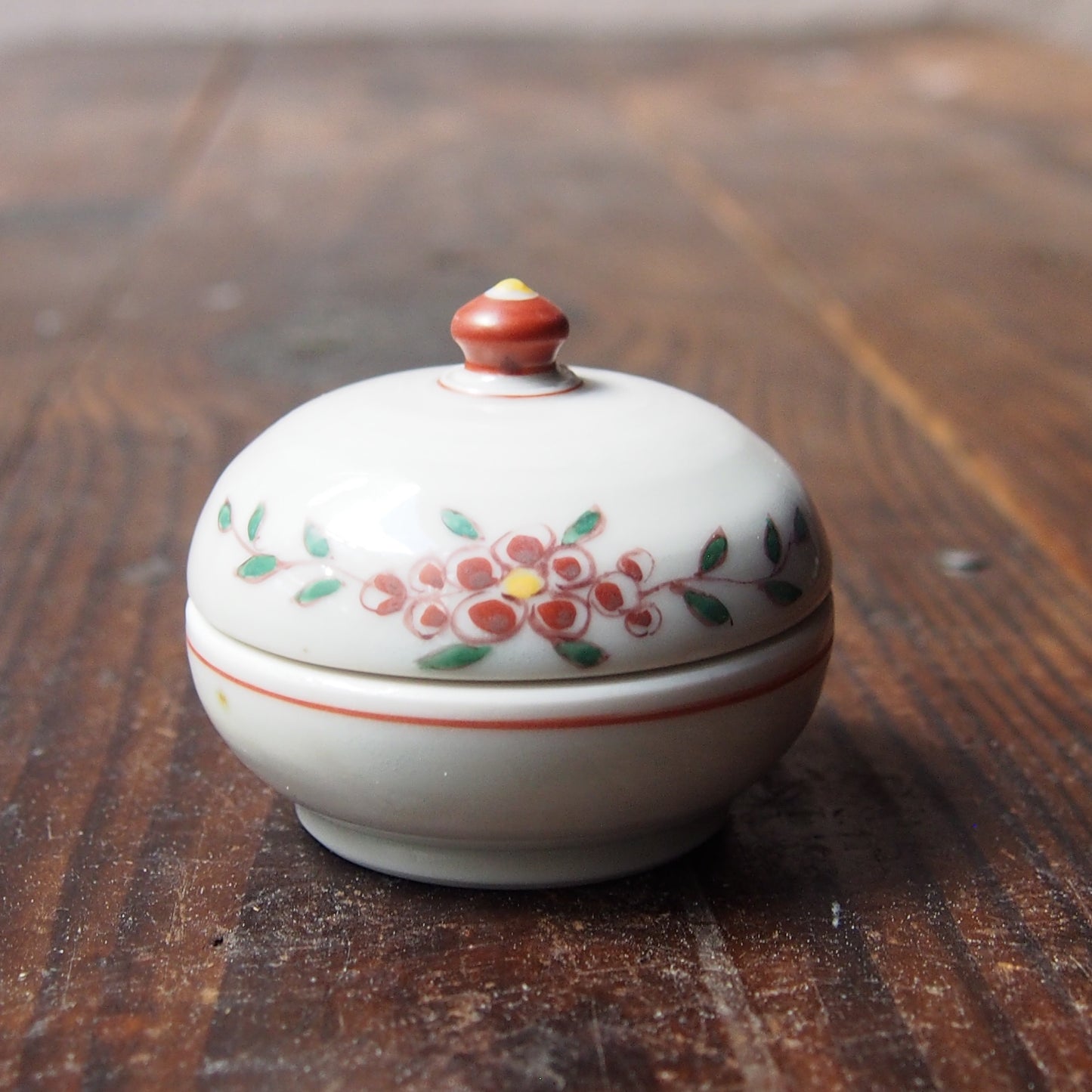 89　赤絵花文香合 | 志村和晃