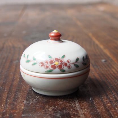 89　赤絵花文香合 | 志村和晃