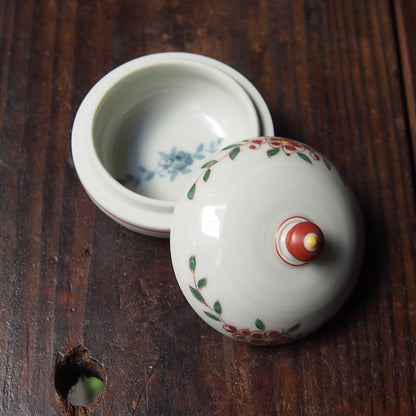 89　赤絵花文香合 | 志村和晃