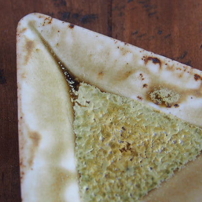 38-24 三角豆皿 | 梅本勇