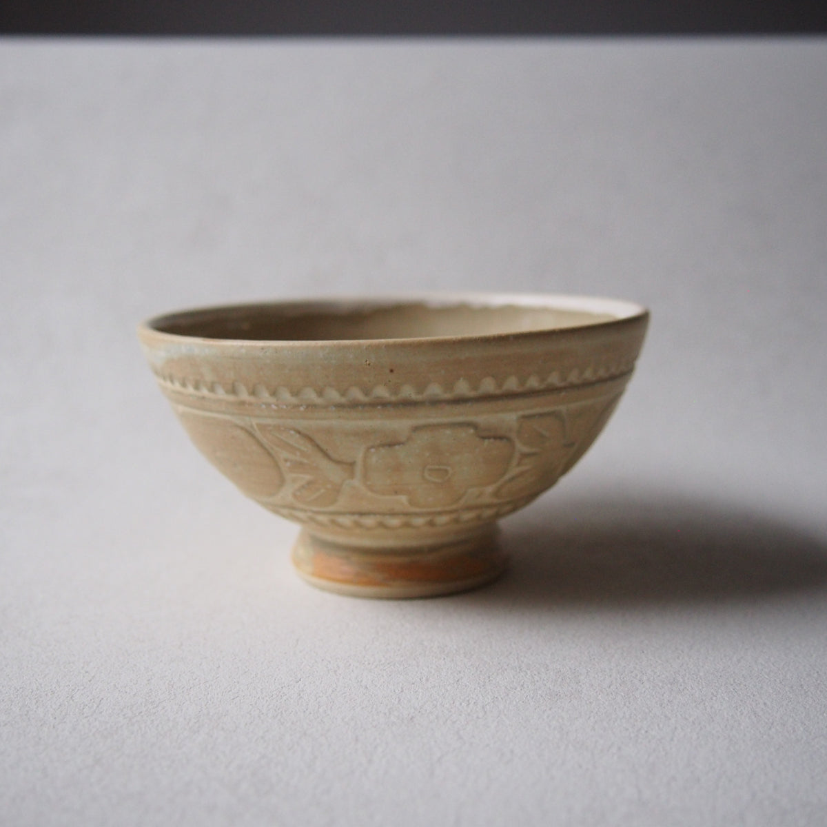 8-2　彫り込み模様の茶碗 | 矢津田貴慧