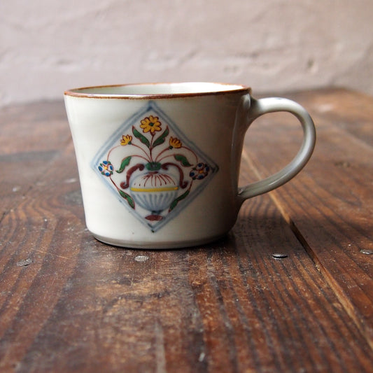 100　色絵花瓶文マグ | 志村和晃