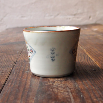 100　色絵花瓶文マグ | 志村和晃