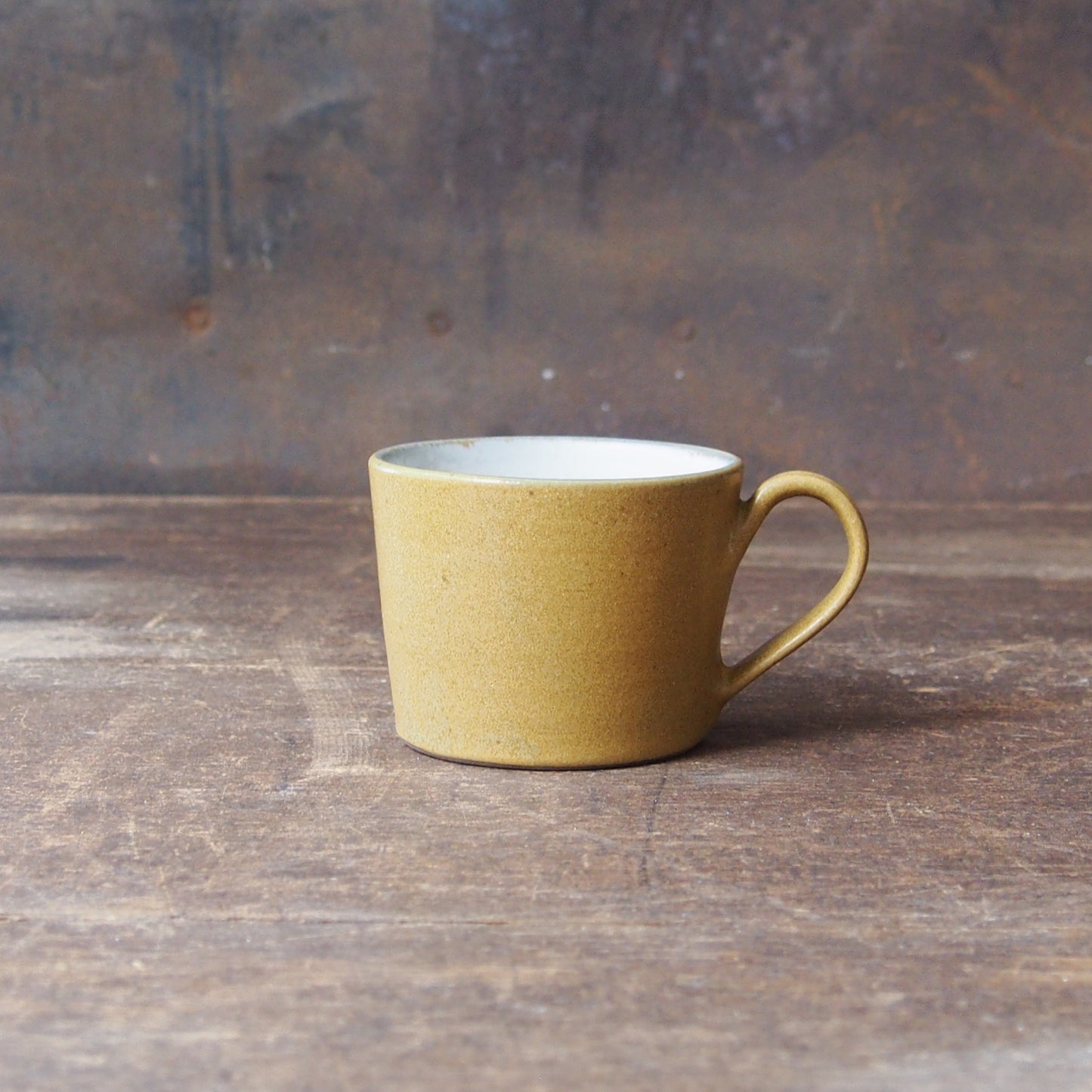 １．コーヒーカップ　黄色