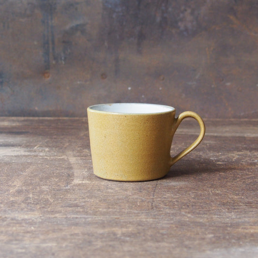 １．コーヒーカップ　黄色