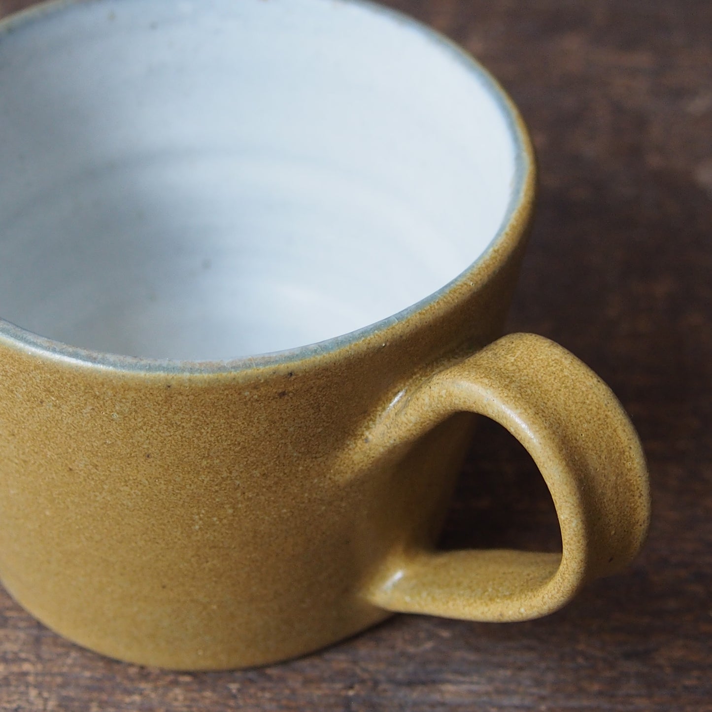 １．コーヒーカップ　黄色