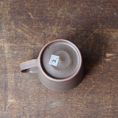 ２．マグカップ(大)　茶
