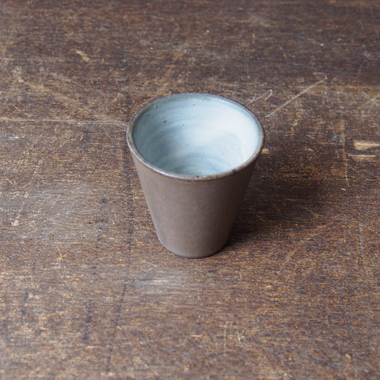 ５.　ぐい吞　茶