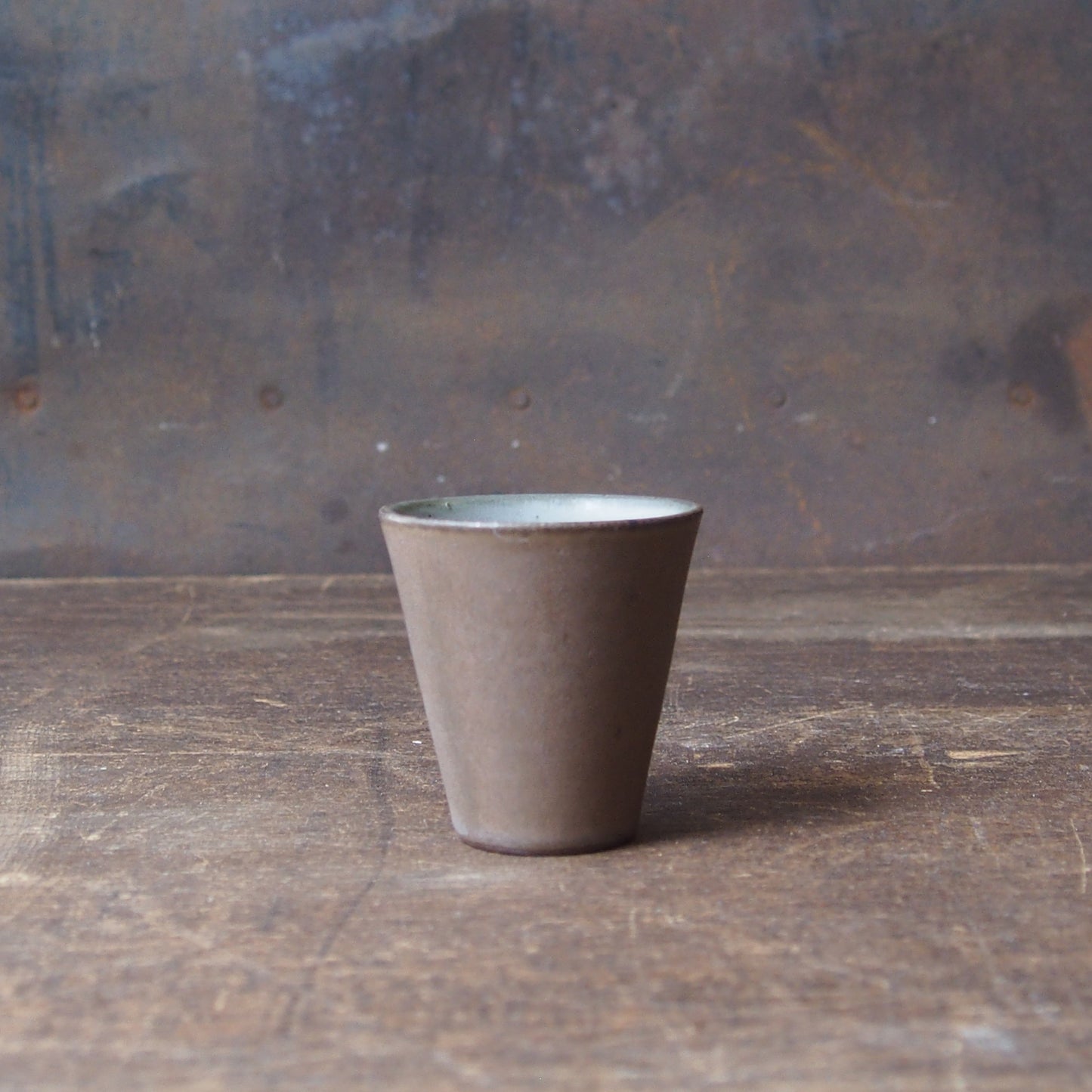 ５.　ぐい吞　茶