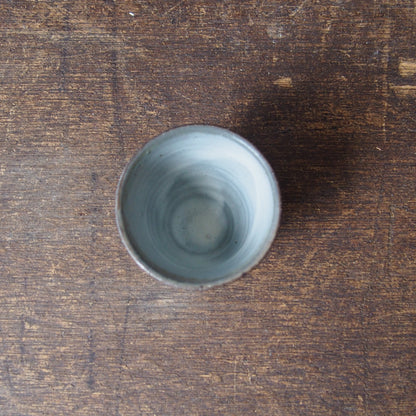 ５.　ぐい吞　茶