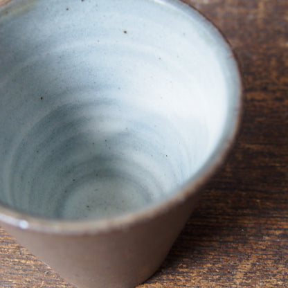５.　ぐい吞　茶