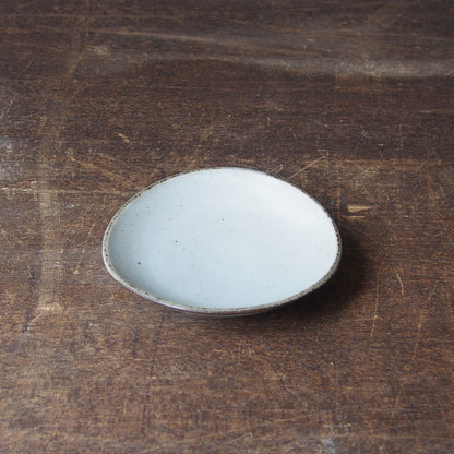 ６.　たわみ皿　白
