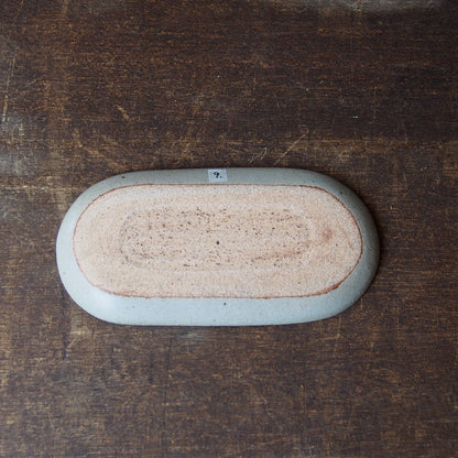 ９.　長皿　白