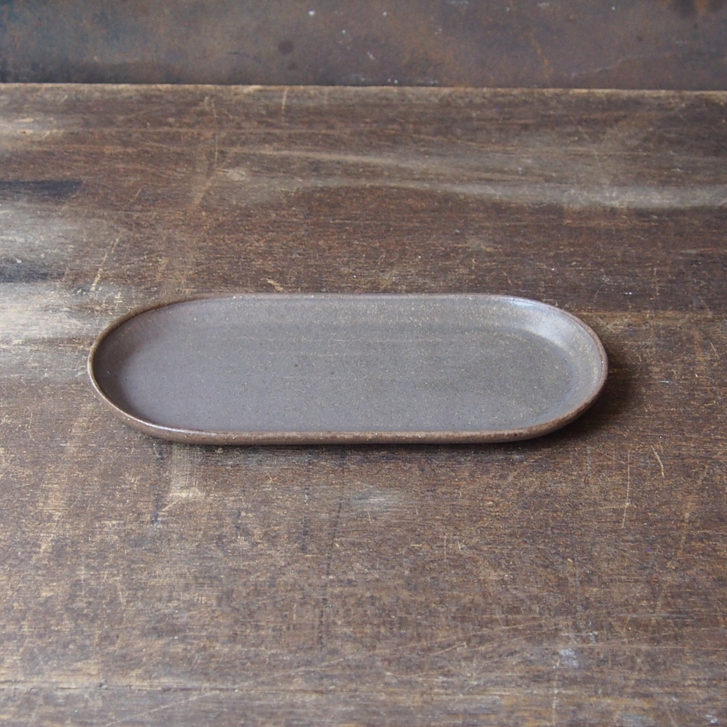 ９.　長皿　茶
