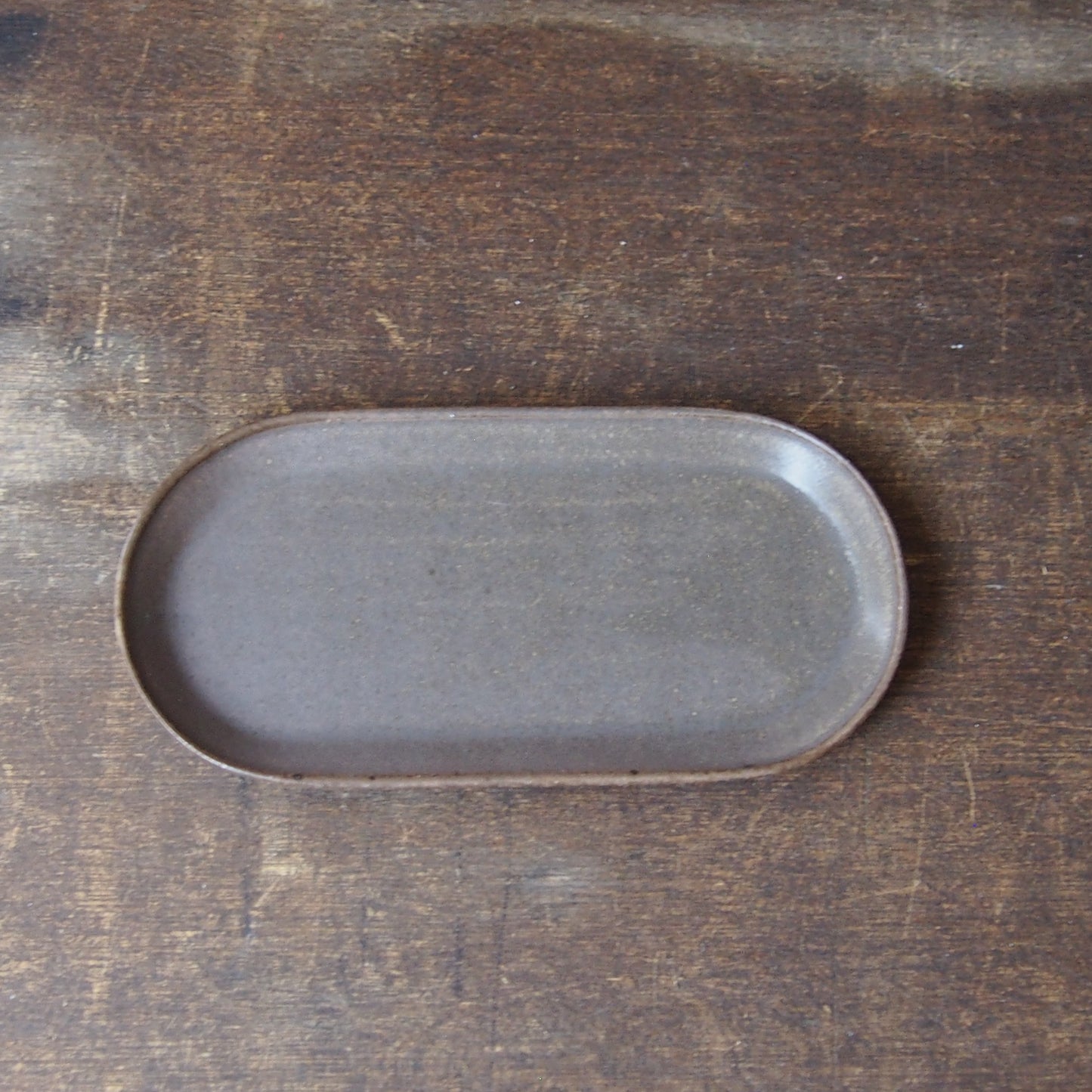 ９.　長皿　茶