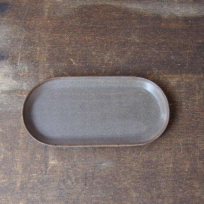 ９.　長皿　茶
