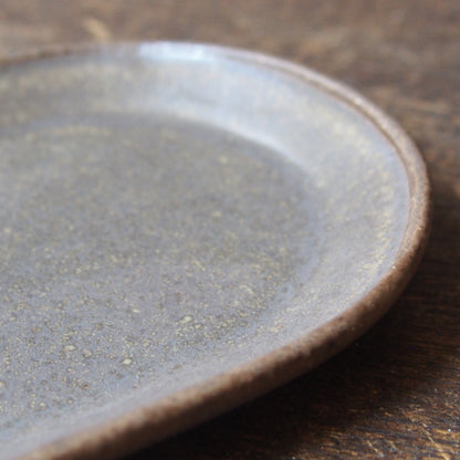 ９.　長皿　茶