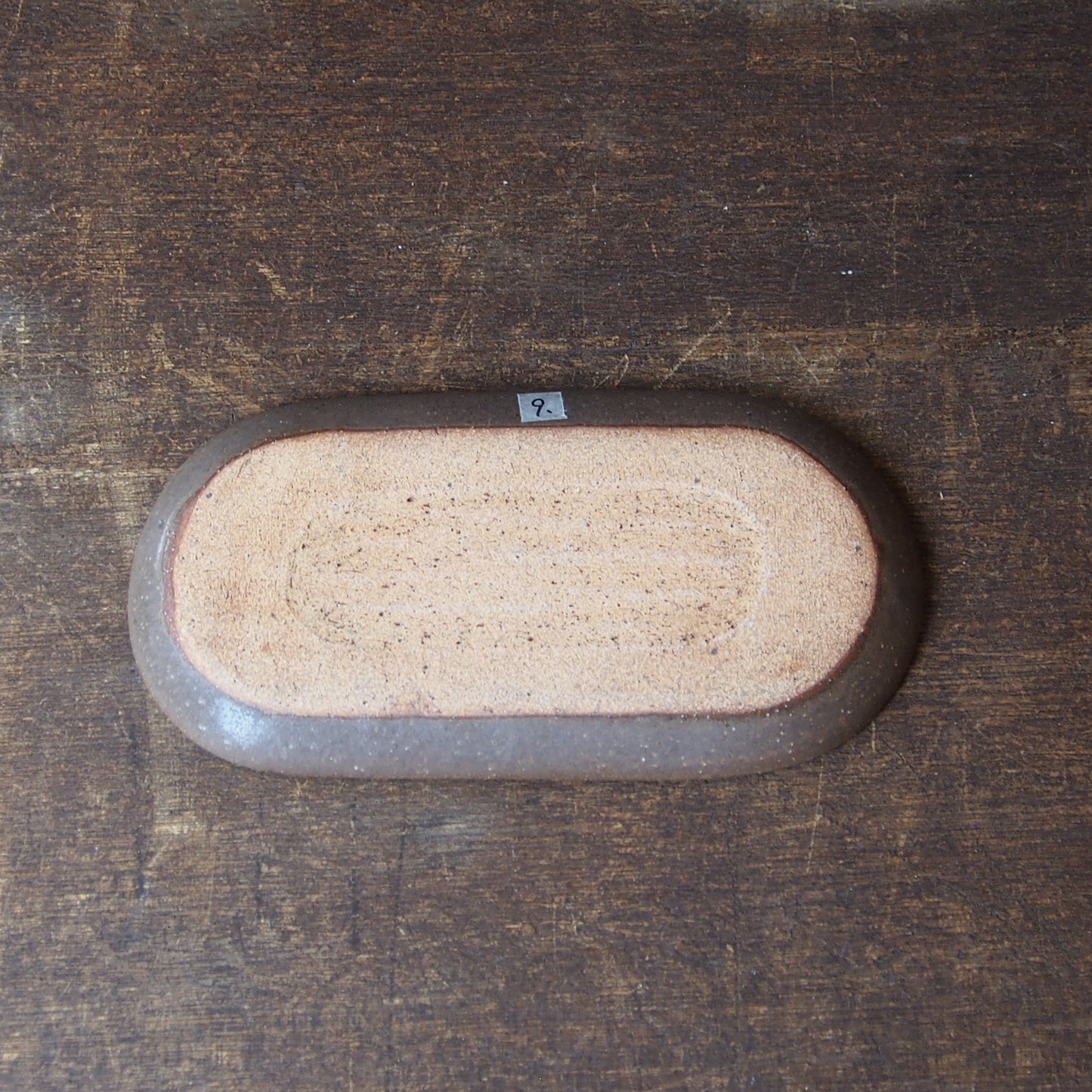 ９.　長皿　茶