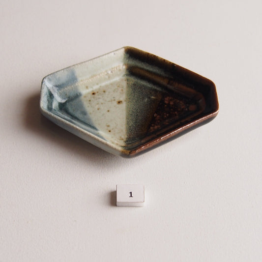 豆皿　菱型