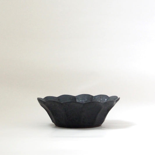6 黒釉輪花鉢（L） | 青柳憲儀