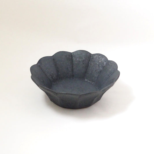 6 黒釉輪花鉢（L） | 青柳憲儀
