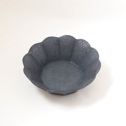 6 黒釉輪花鉢（L） | 青柳憲儀