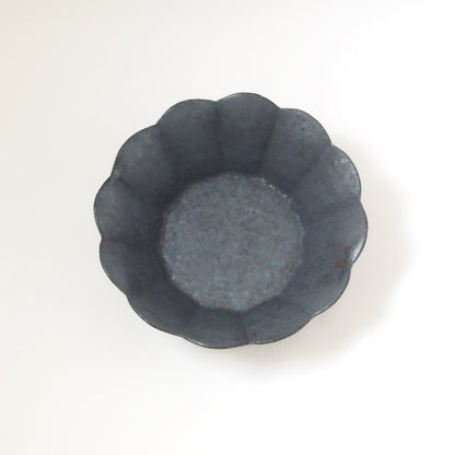 6 黒釉輪花鉢（L） | 青柳憲儀