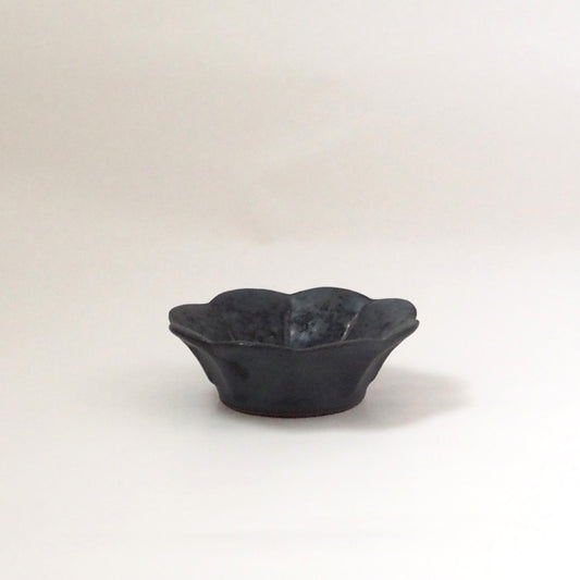 8 黒釉輪花鉢（S） | 青柳憲儀