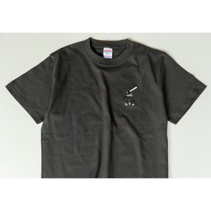 1　刺しゅうTシャツ 薪割り | 四々舎