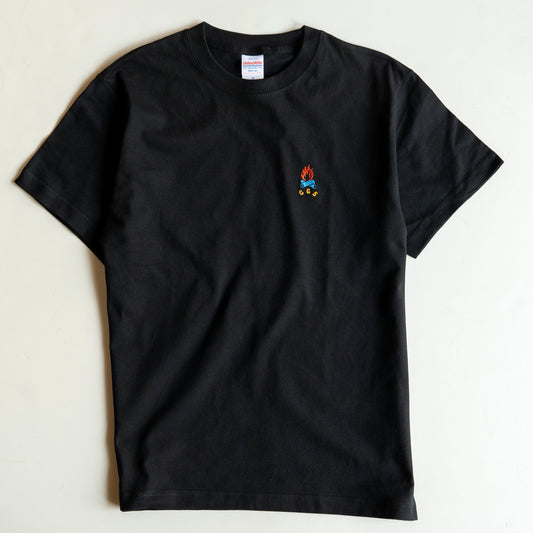 2　刺しゅうTシャツ たき火（ブラック） | 四々舎