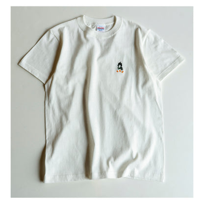3　刺しゅうTシャツ たき火（バニラホワイト） | 四々舎