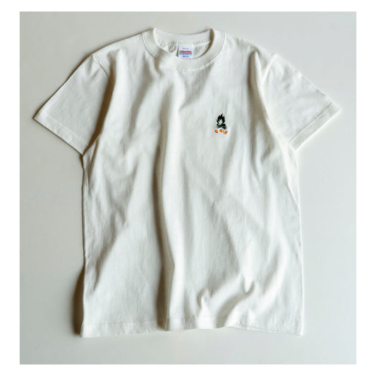 3　刺しゅうTシャツ たき火（バニラホワイト） | 四々舎