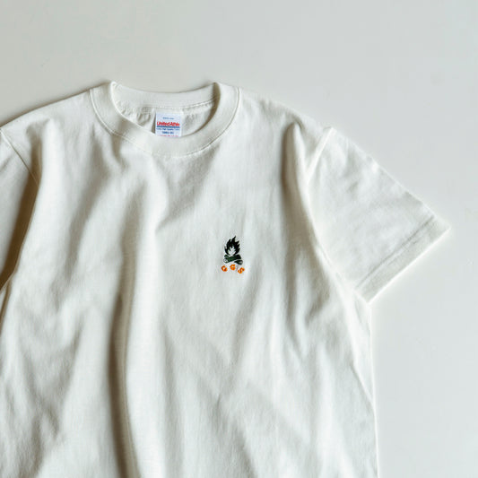 3　刺しゅうTシャツ たき火（バニラホワイト） | 四々舎